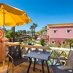 Costa D\'Oiro Ambiance Village