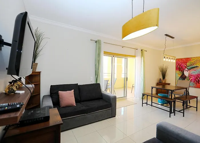 C07 - 3 Bed Luxury Penthouse In Downtown Lagos