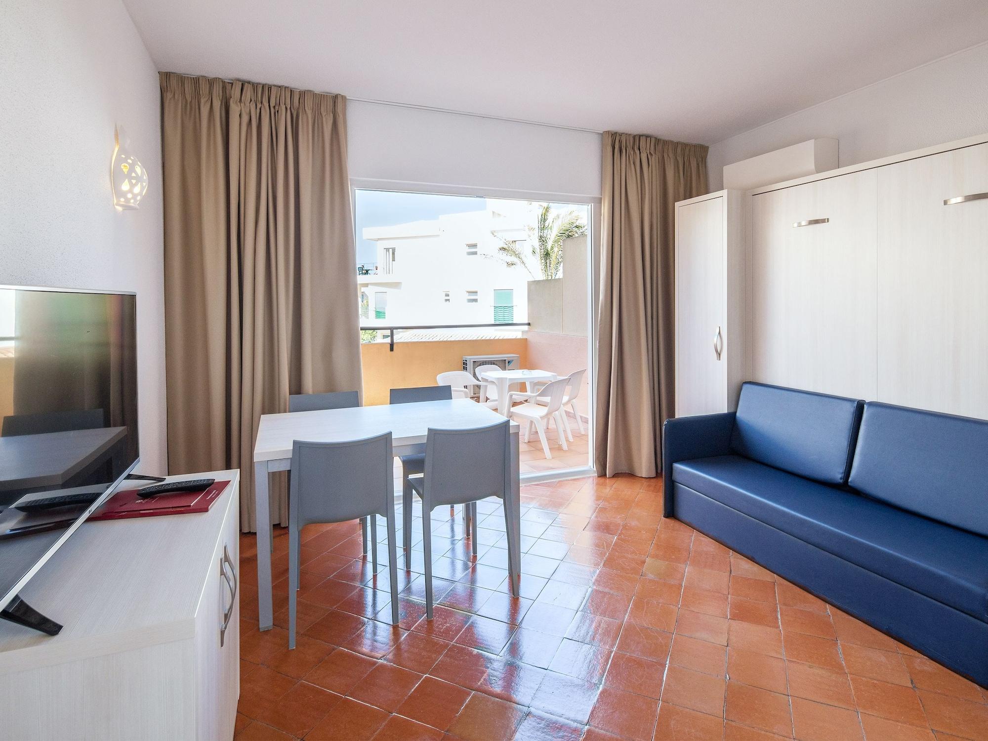 Aparthotel Dom Pedro 3*