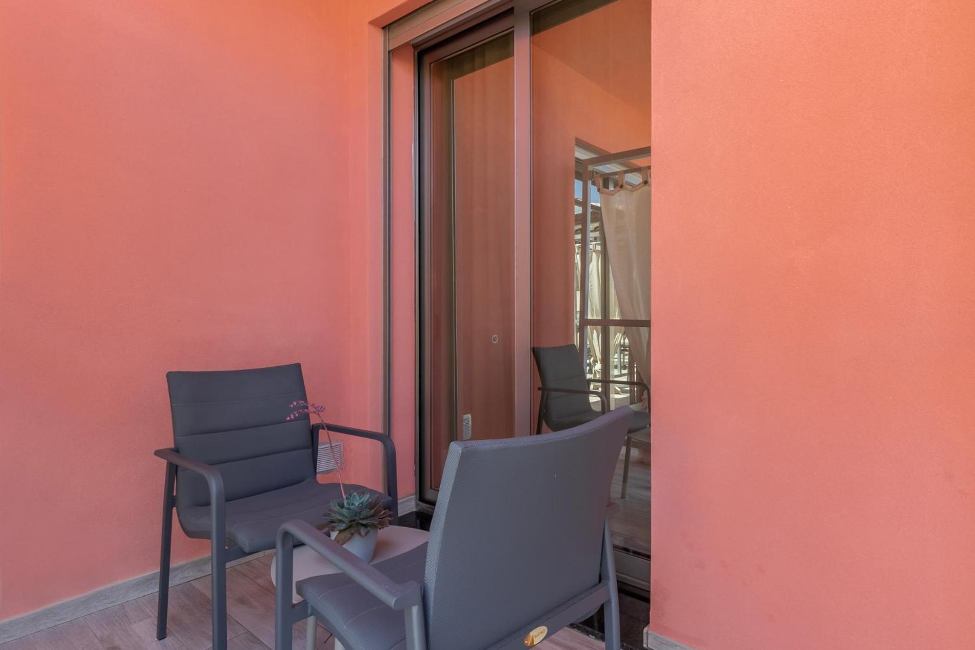 Charming & Dom Manuel I Adults Only Guest house Lagos