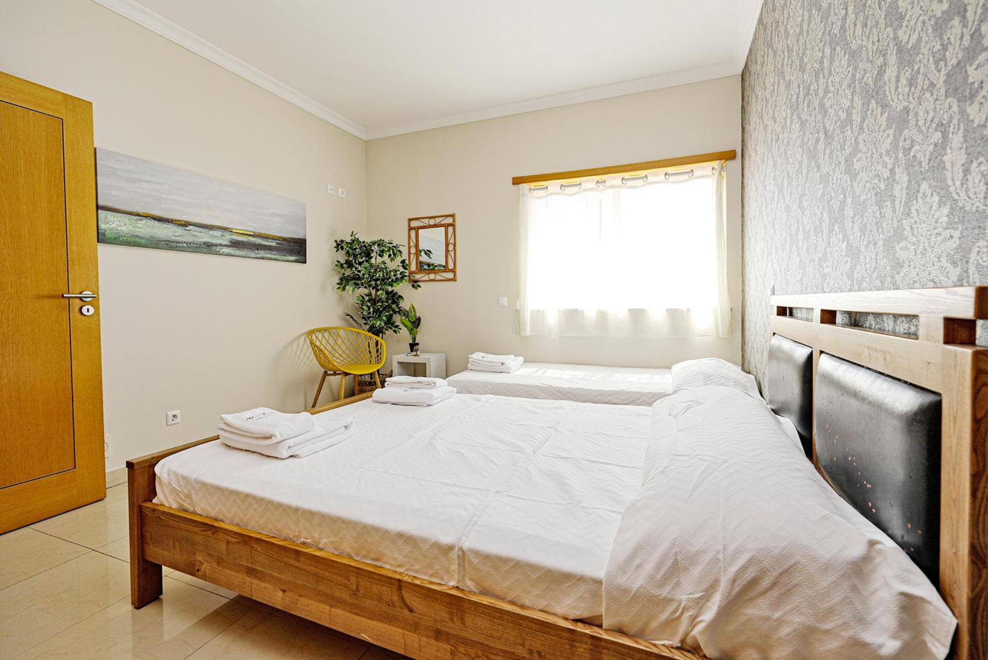 C07 - 3 Bed Luxury Penthouse In Downtown Apartment *