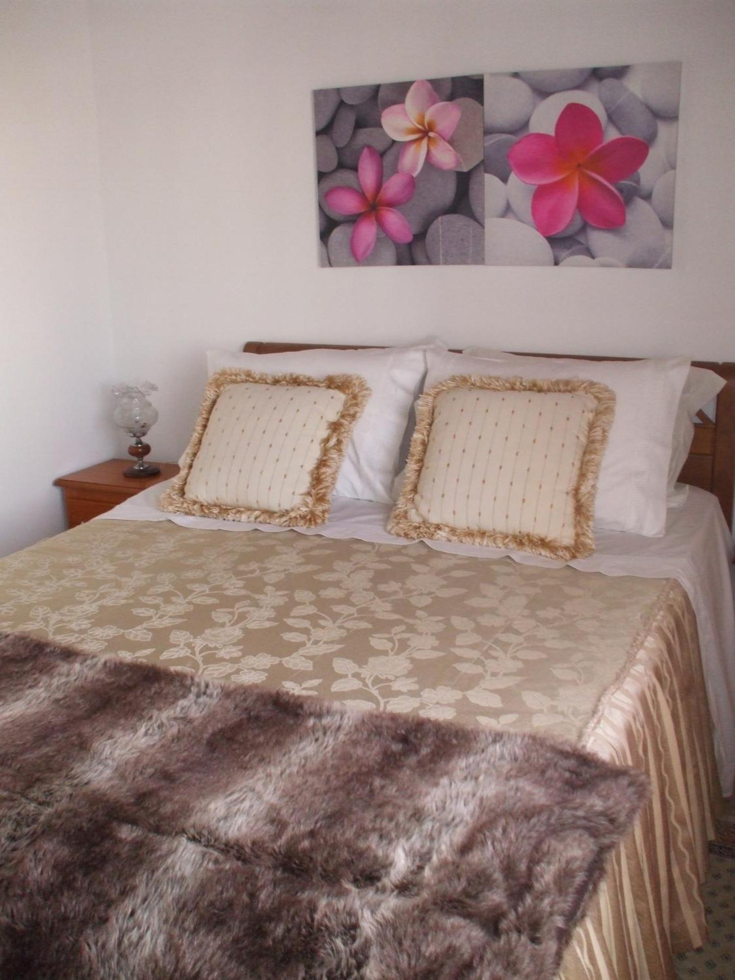 Dinas Guesthouse Lagos