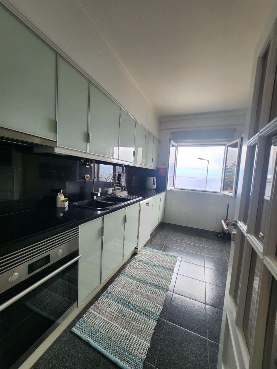 Blue Diamond-seaview & Free Park Apartment