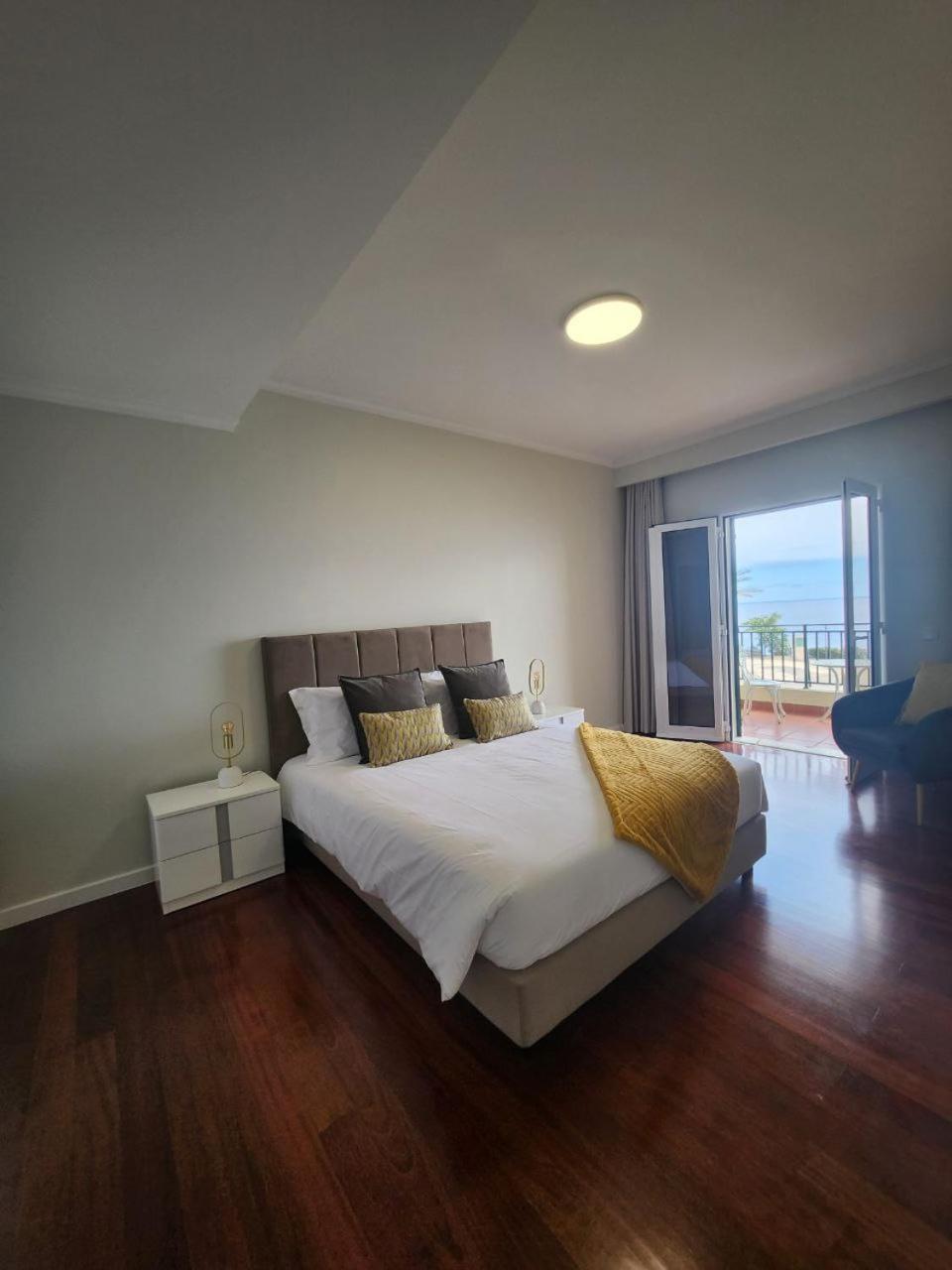 Blue Diamond-seaview & Free Park Apartment *