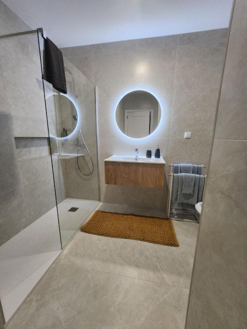 Blue Diamond-seaview & Free Park Apartment *