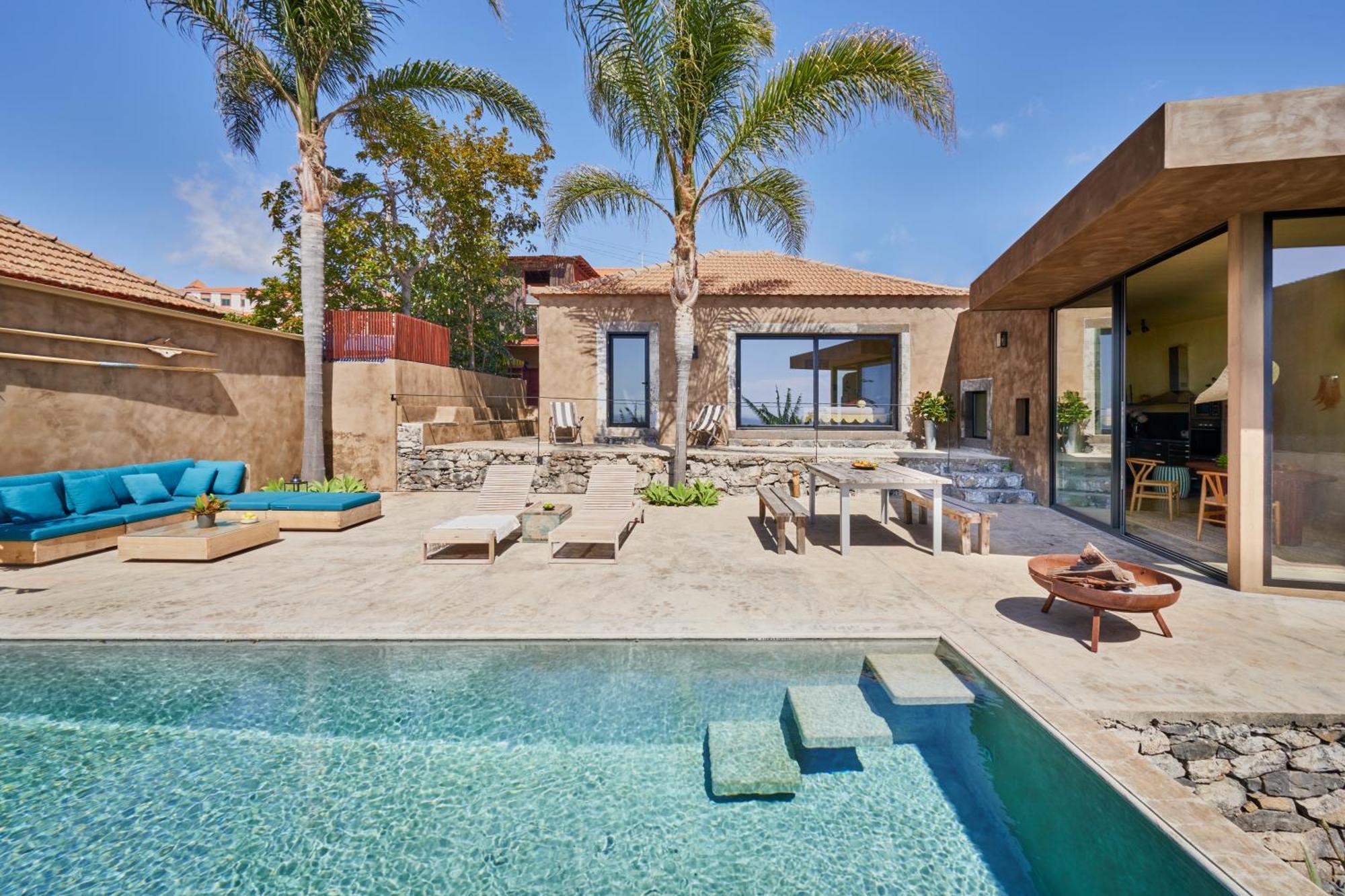 Holiday home Pirate House Sea Front Private Pool Garden