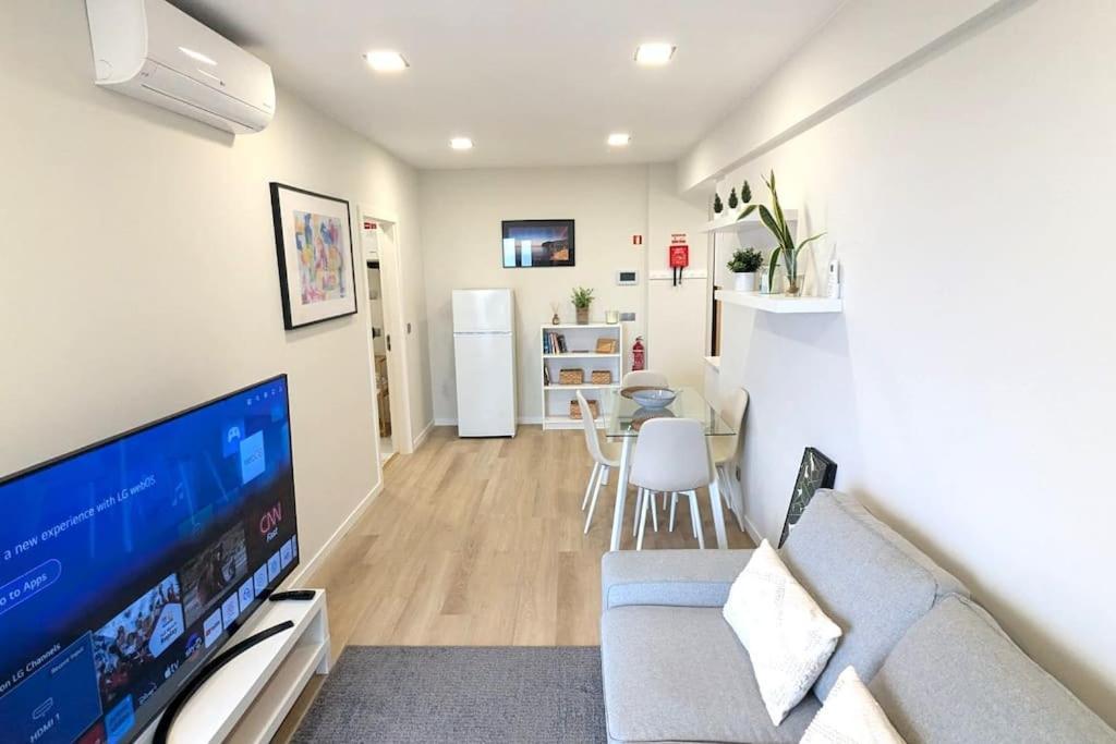 Top-floor One-bedroom Flats - Peaceful With Ocean And Views Appartement *
