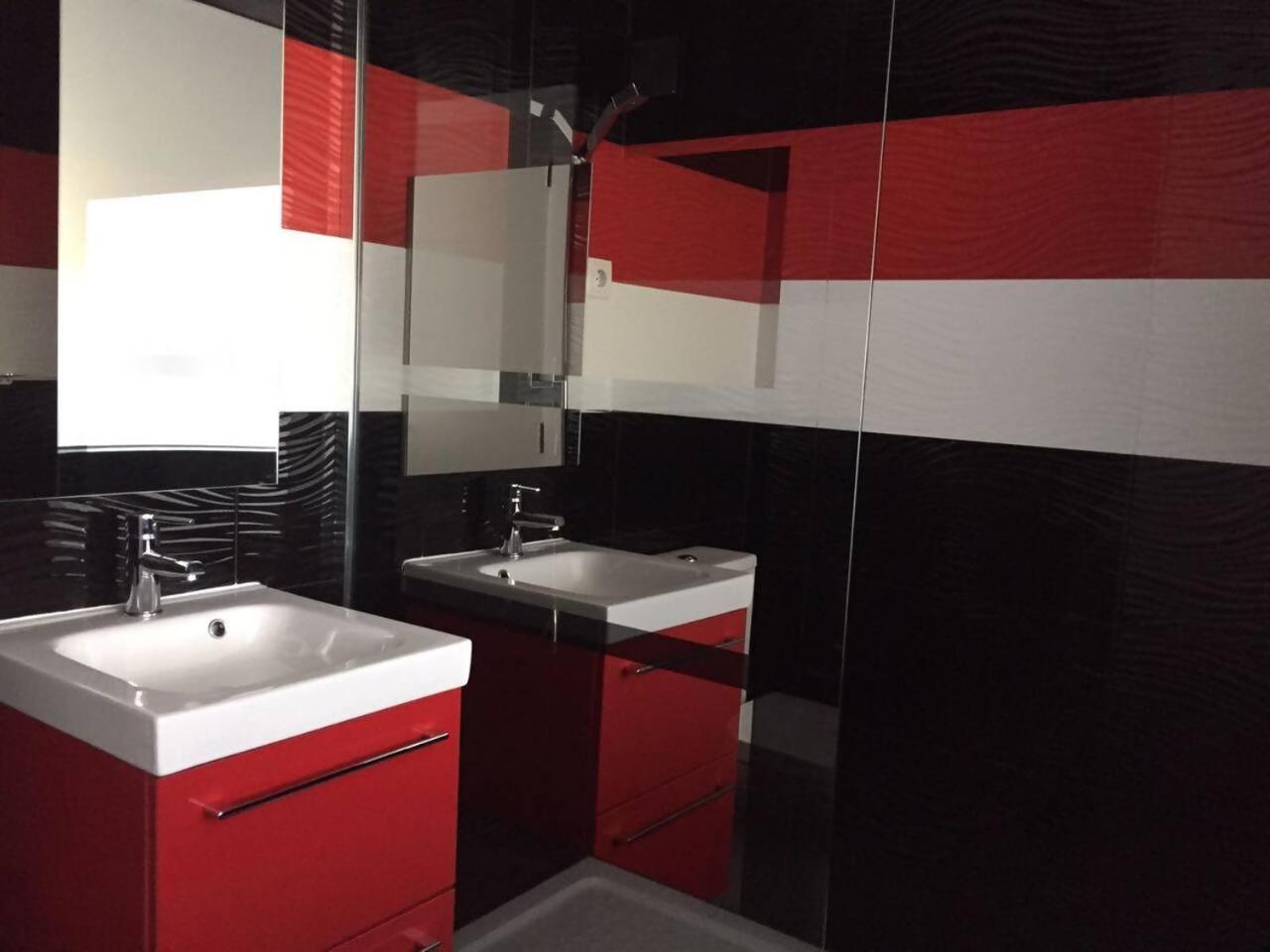 Apartamento Casa Com 3 Jacuzzi Em *