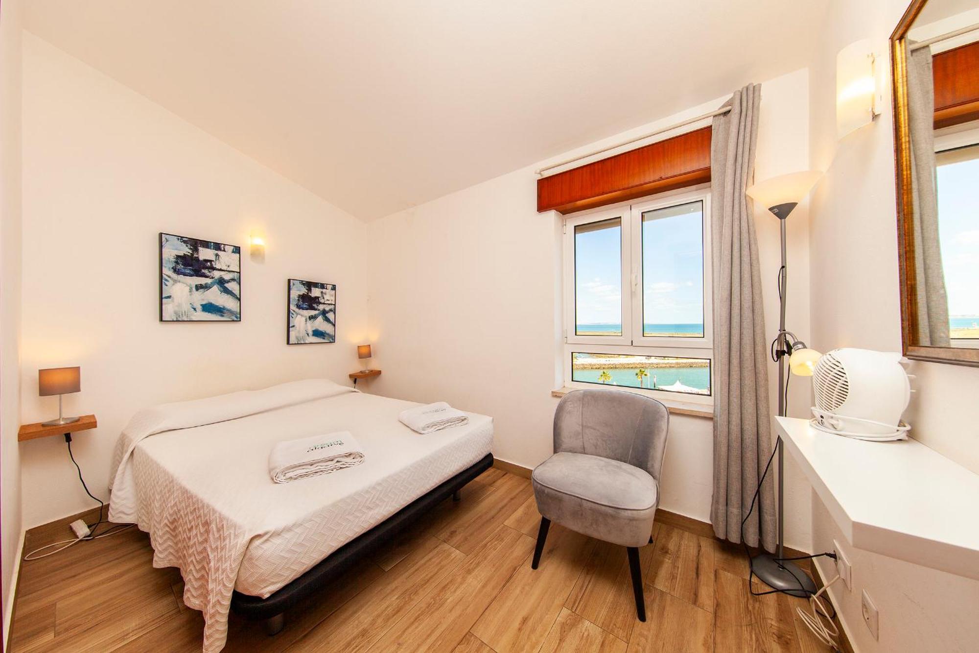 Apartment A38 - Rising Sun Top-floor Flat *