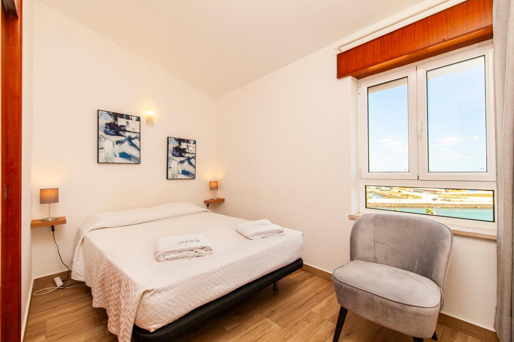 A38 - Rising Sun Top-floor Flat Apartment