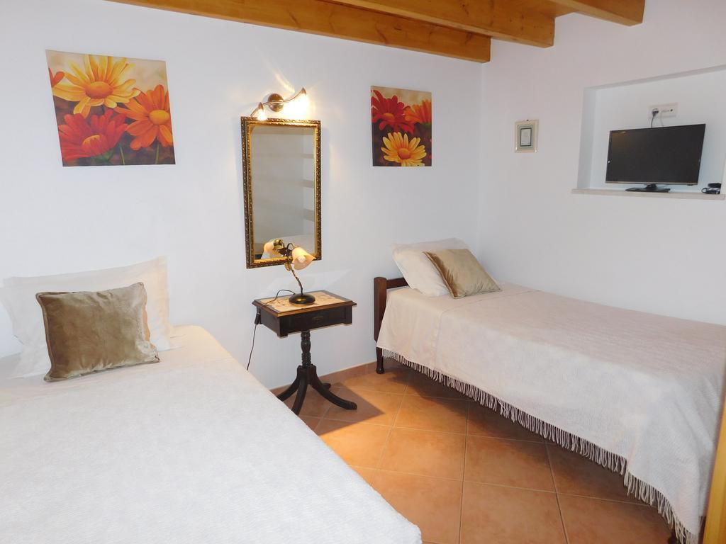 Dinas Guesthouse Guest house Lagos