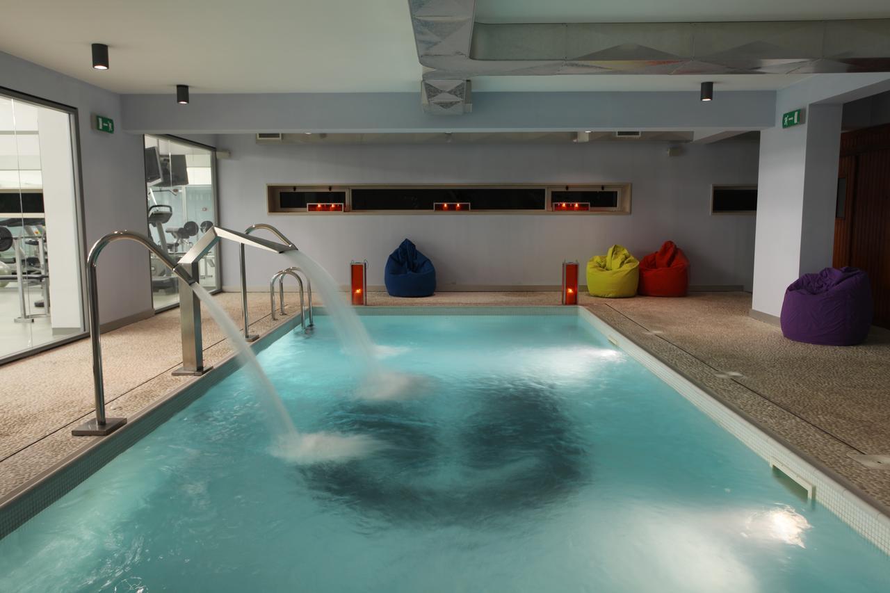 Marina Club
