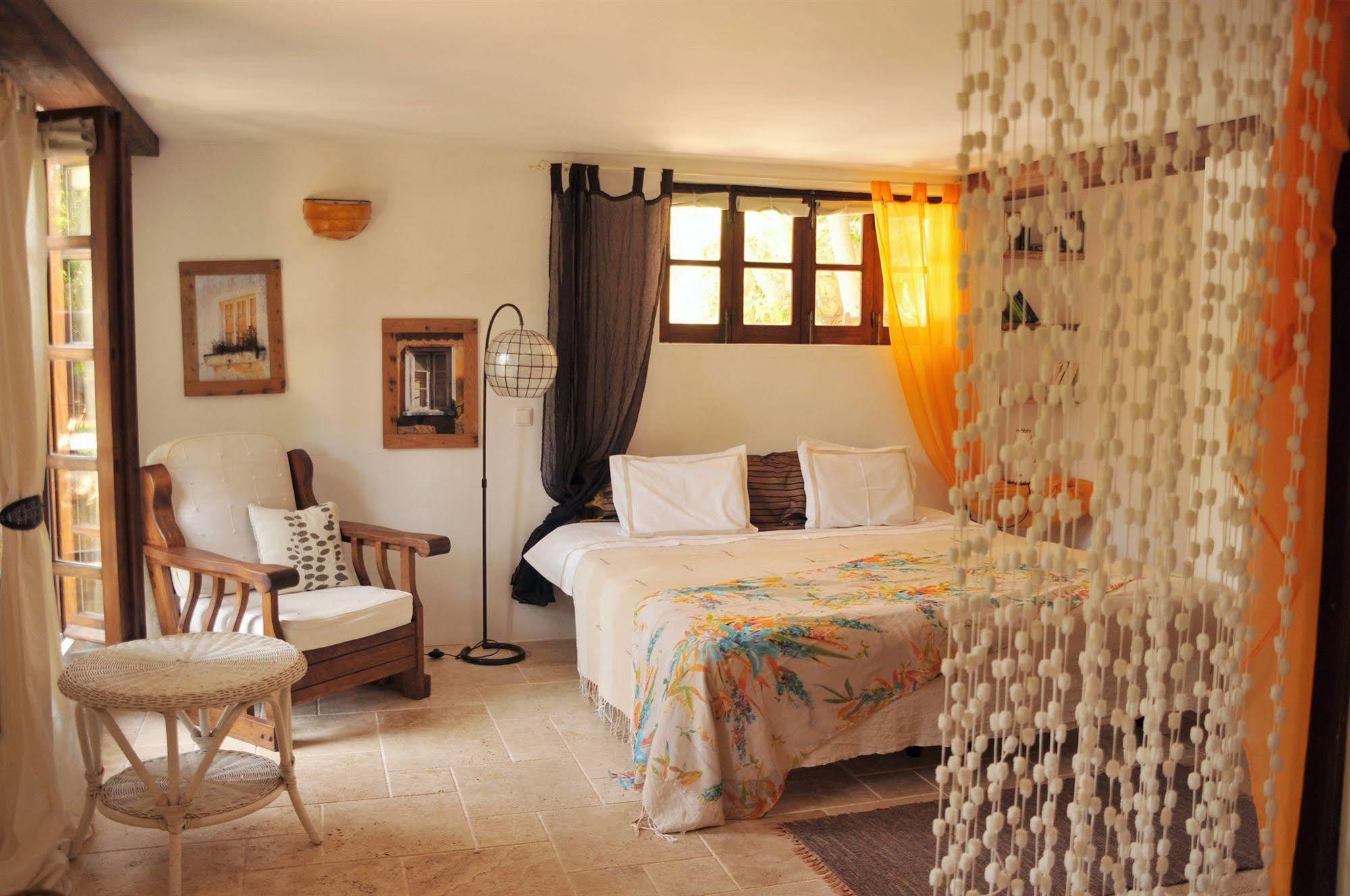 Uma Casa A Beira Sol Bed & Breakfast
