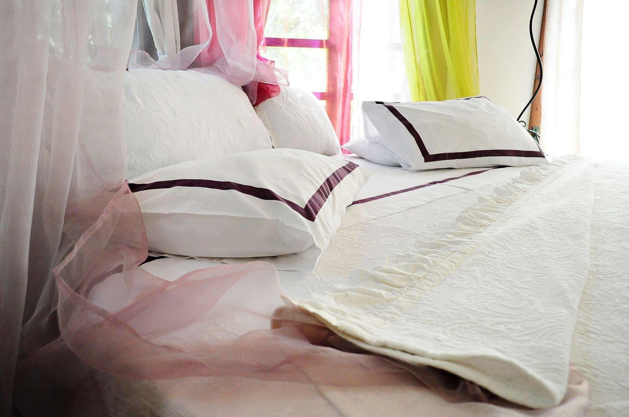 Uma Casa A Beira Sol Bed & Breakfast