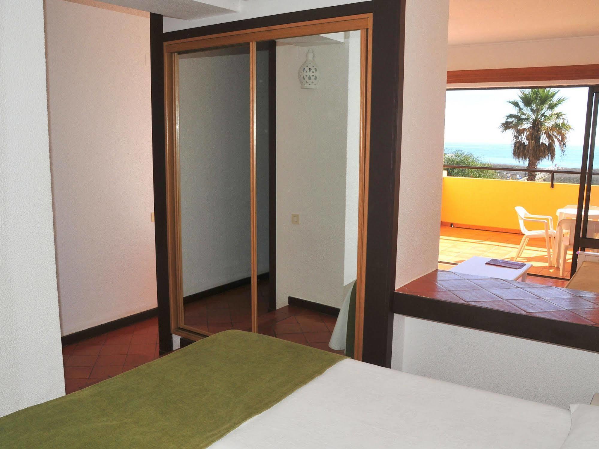 Dom Pedro Aparthotel 3*
