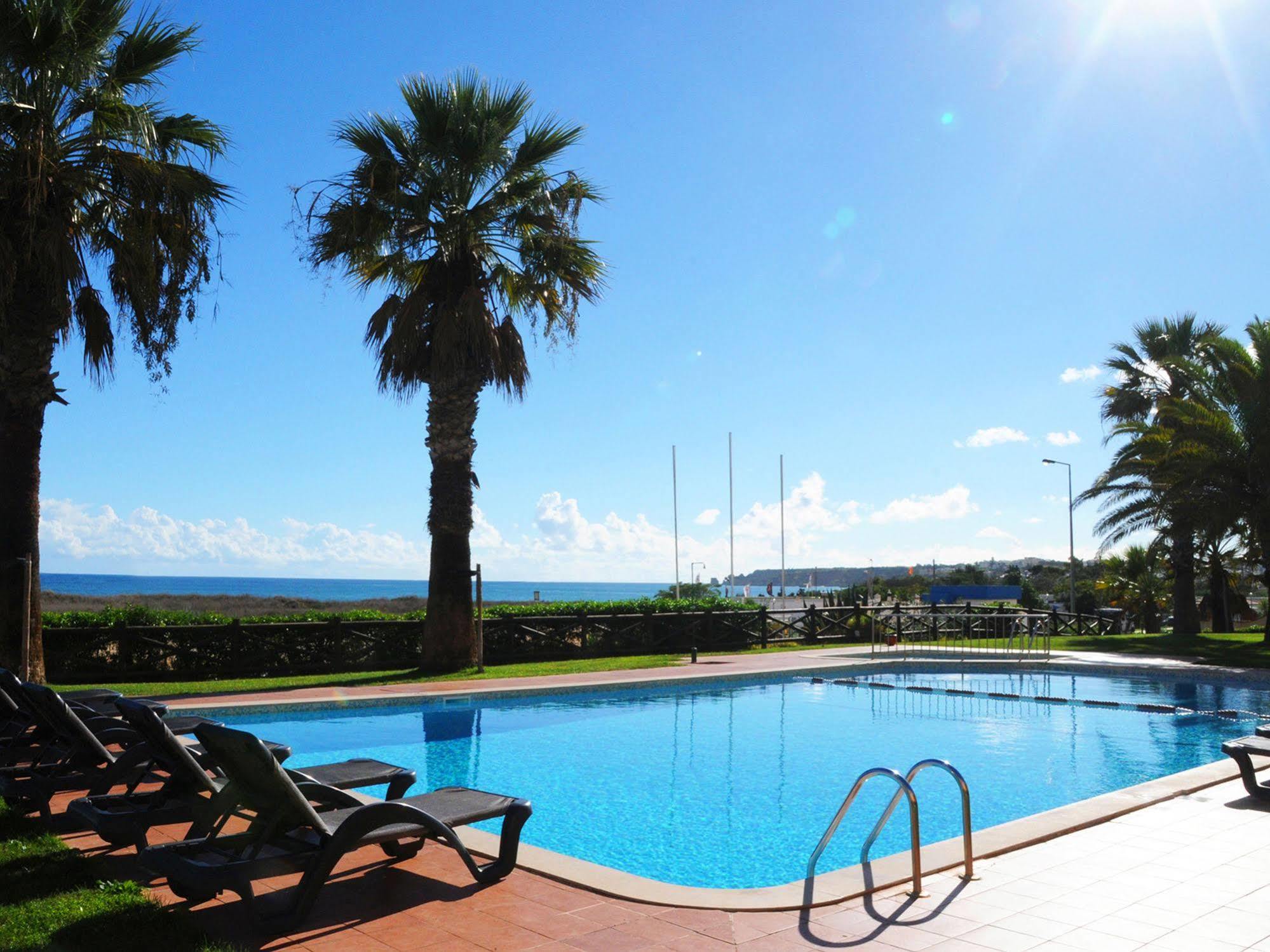 Dom Pedro Aparthotel 3*