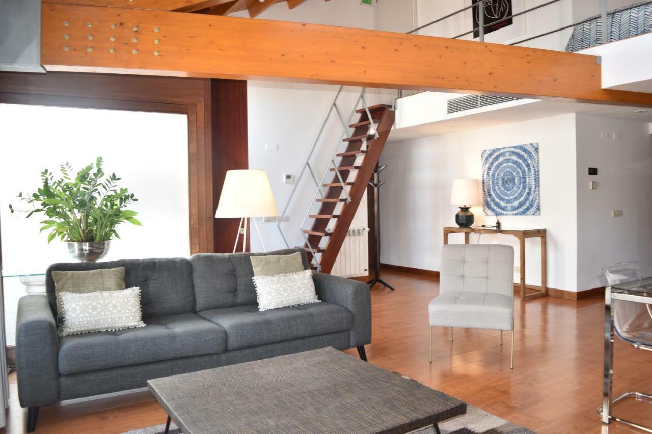 Architect-designed Loft In A Historic Hilltop Neighborhood Appartement