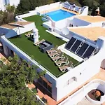 Villa On The Beach By Galantevasques
