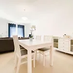 Casa Juju - Férias em familia em apartamento com piscina perto da praia