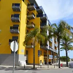Apartamento frente ao mar com piscina de água salgada