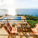 Secluded Sunset Villa On Cliff & 180 Degree Ocean Views