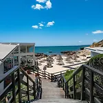 Beach Villa With Ocean View And Rooftop Cinema