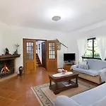 Casa Da Alfarrobeira
