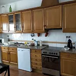 Spacious Central 2 Bedroom Apartment