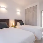 Beautiful Seaview 2 Bedroom Apartment