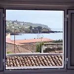 Sunrise House- 4 Bedroom House With Amazing Sunrise Over The Sea 8 Guests