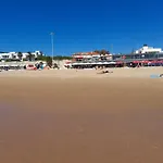 Carcavelos Surf Beach House