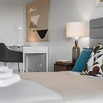 Studio In Cascais -Sea View -Pool