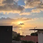 Lombada House