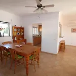 Luz Casas - St James 116, 2Bed/2Bath, Air Con, Shared Pool, Sea View