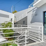 Studio 92, A Home In Madeira