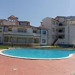 Apartamento Em D\'El Rey-Obidos Beach & Surf