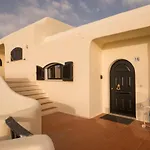 Cozy Beach Apartment W/ Sea View, Free Parking & Ac