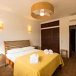 Cozy Beach Apartment W/ Sea View, Free Parking & Ac