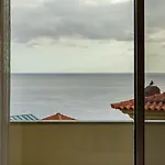 Ocean View And Infinity Pool Apartment