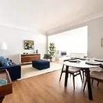 Elegant And Bright Apartment In Estoril