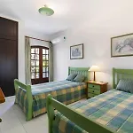 Roulito\'S Guest House