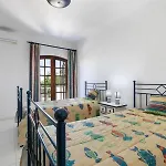 Roulito\'S Guest House