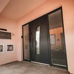 Spacious Seaside Apartment A - Faraway