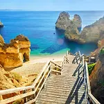 2 bedroom Sea View apartment, private parking