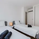 T2 Rosa Dos Ventos, A/C & Terrace - Casas & Papeis