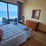 Ocean Breeze Apartment