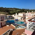 Luxury Private Property-Pool, Unique Sun Roof, Free Wifi