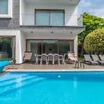 Star Villa With Private Heated Pool In Funchal