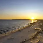 The Quest - Luxury Beach Apartment