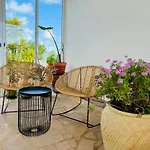 Palm View Guesthouse, Adults Only